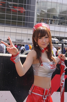 人気レースクイーン遠野千夏、DVD発売記念イベントではコスプレも!?【グラドル画像】